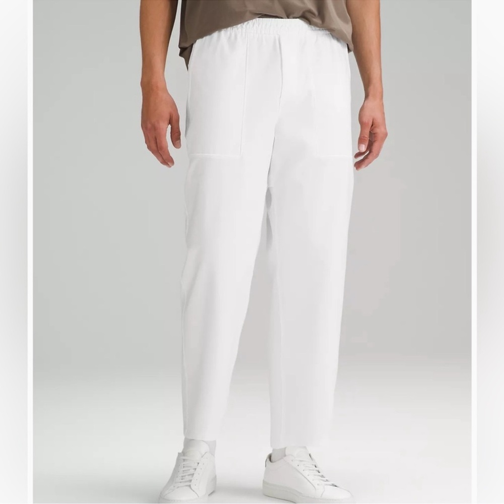Men’s Lululemon white Utilitech Elastic Waist Pull On Pant style LM5AJGS